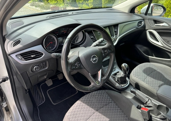 Opel Astra cena 42900 przebieg: 139000, rok produkcji 2019 z Pajęczno małe 596
